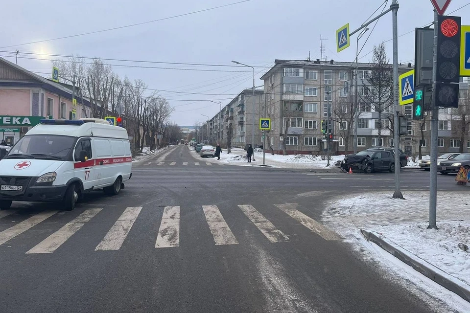 В Красноярске произошла авария с участием машины скорой помощи. Фото: ГИБДД