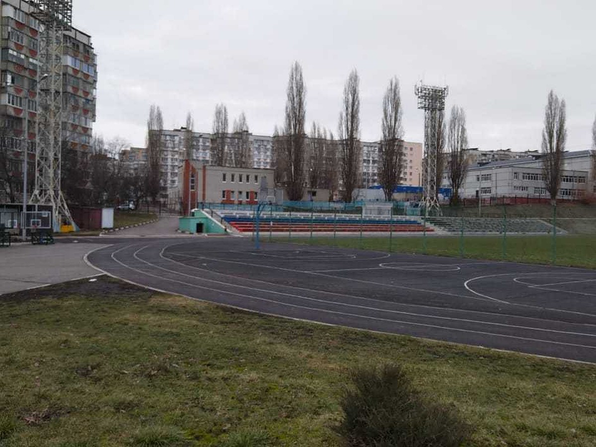 Гуляли по дорожке школьного стадиона: мама с дочкой погибли при ракетной  атаке в Белгороде - KP.RU