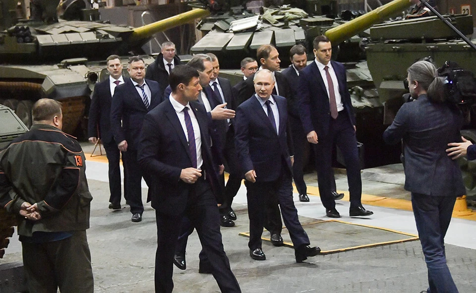 Нижний Тагил. Президент РФ Владимир Путин во время посещения "Уралвагонзавода".
