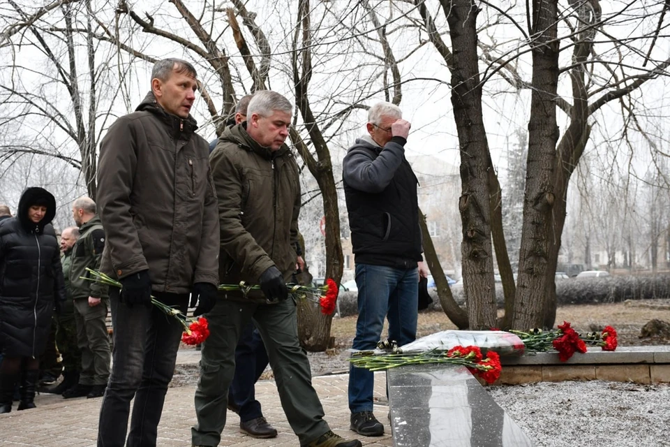 В Дебальцево почтили память героев, участвующих в освобождении города. Фото: Администрация Дебальцево