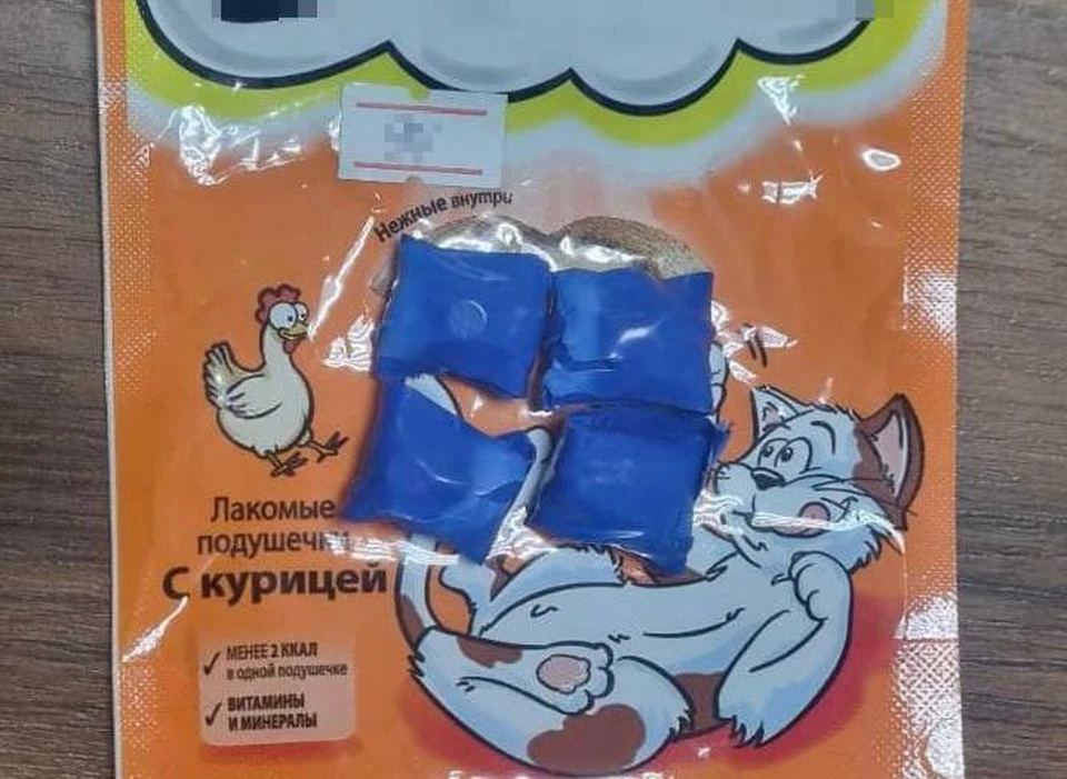 Наркотики подозреваемая расфасовала по пакетикам из-под кошачьего корма. Фото: t.me/police_sochi
