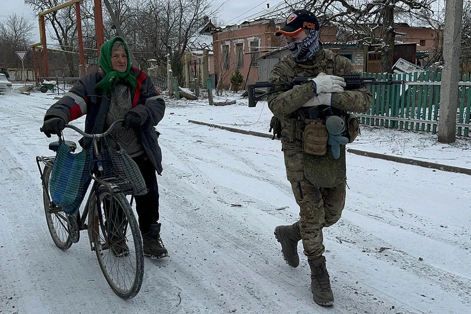 Минобороны: Жители освобожденной Авдеевки обрадовались приходу российских войск