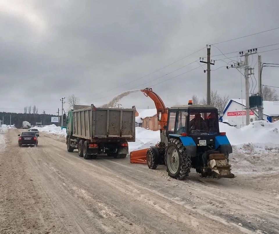 За сутки на дороги Ульяновской области высыпали более 10 тысяч тонн противогололедных материалов. ФОто телеграм-канал министерства транспорта УО