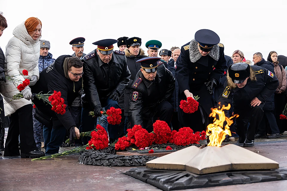 23 февраля у Вечного огня в Мурманске пройдет митинг с возложением цветов.