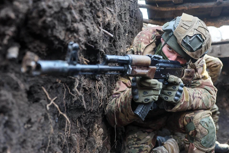 Российский военнослужащий «Юла» продолжал командовать ротой после двух ранений. Фото: Дмитрий Ягодкин/ТАСС