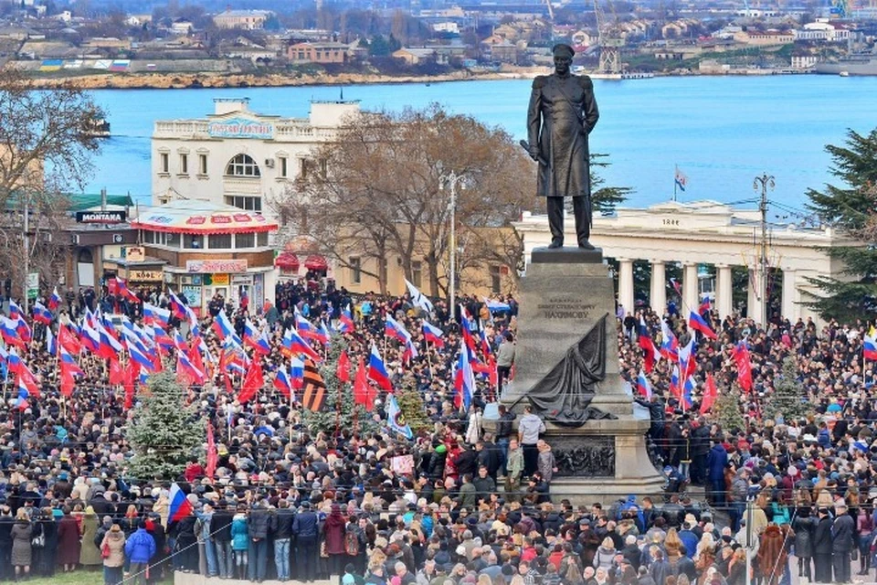 В Севастополе на площади Нахимова проходят важные события и мероприятия.