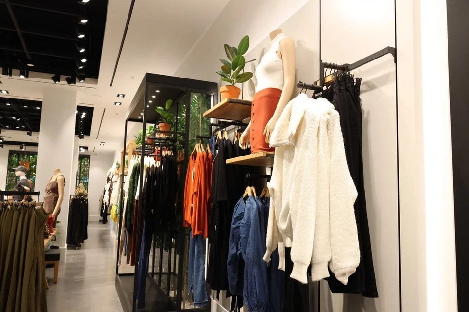 Рекордное количество магазинов одежды, обуви и аксессуаров за последние пять лет открылось в центре Петербурга в 2023 году.