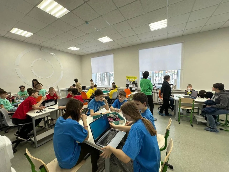 Юные саратовцы представят регион на Национальном чемпионате по робототехнике (фото: минобраз)