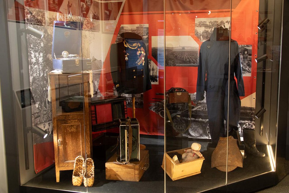 В Музее Победы привезли первые советские «бронежилеты» и именные вилки бойцов