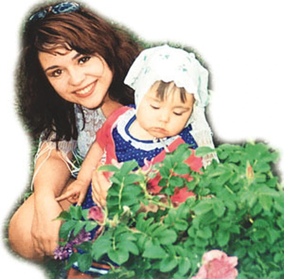 Изнасилованная фондовцами Наташа Ковалева с дочкой Леночкой.