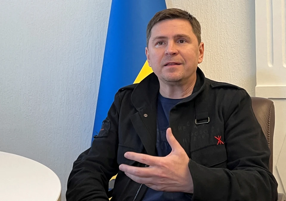 Пока президент шастает по всяким заграницам, Подоляк задействован высокоинтеллектуальным трудом