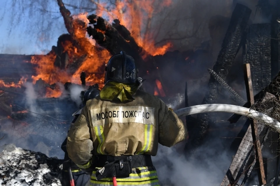 В Батайске в пожаре пострадали два человека
