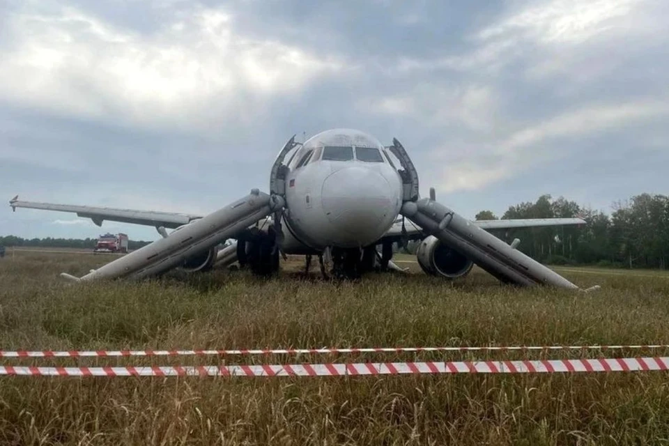 Пилоты, посадившие в поле в НСО самолет, находятся в неоплачиваемом отпуске