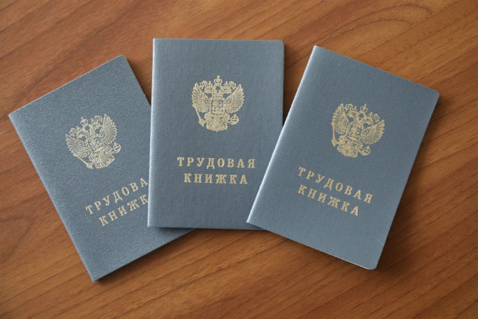 По закону, предупредить работодателя об увольнении все же необходимо за две недели.