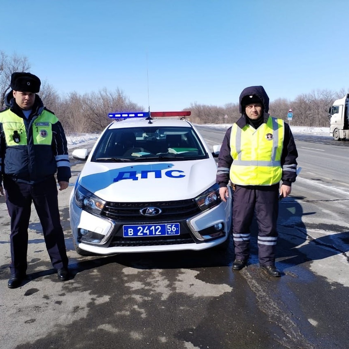 В Беляевском районе полицейские помогли водителю сломавшегося автомобиля -  KP.RU