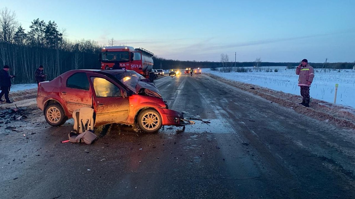 В Тамбовской области в страшной аварии погибли 2 человека и пострадали  шестеро - KP.RU