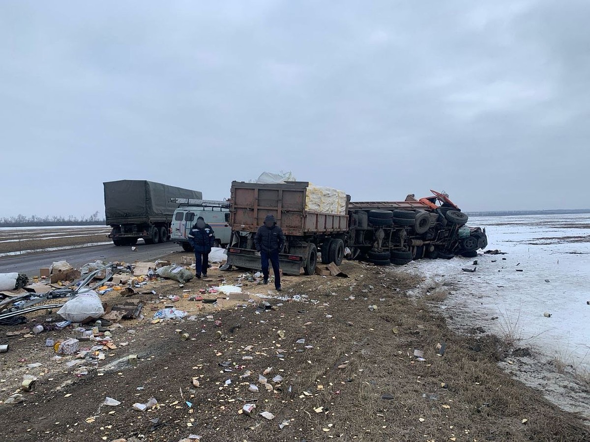 Под Воронежем водитель «Лады» устроил ДТП с двумя грузовиками и одним  погибшим - KP.RU