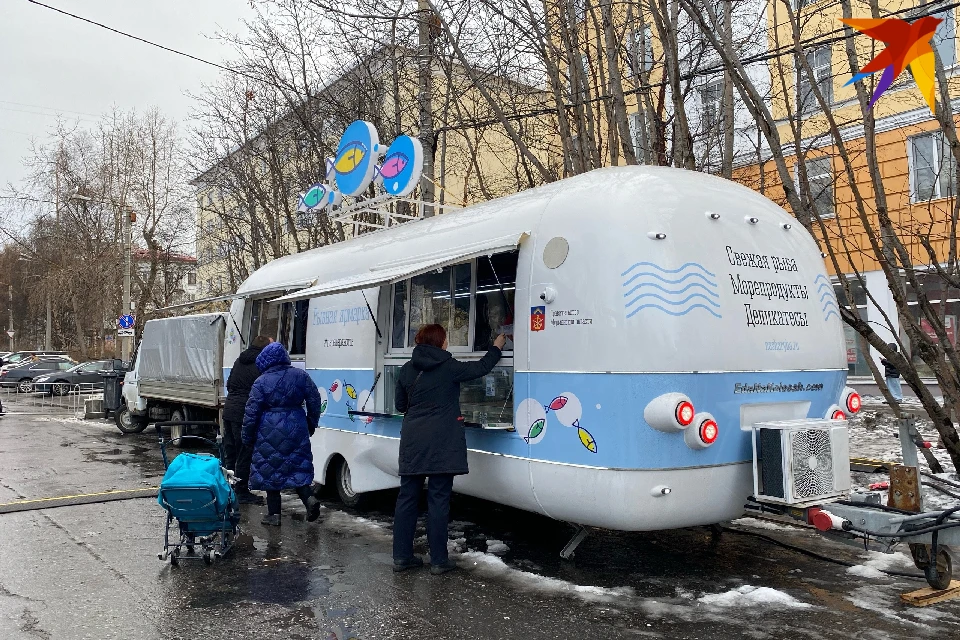 Свежемороженая рыба хранится только в специально обработанных фудтраках.