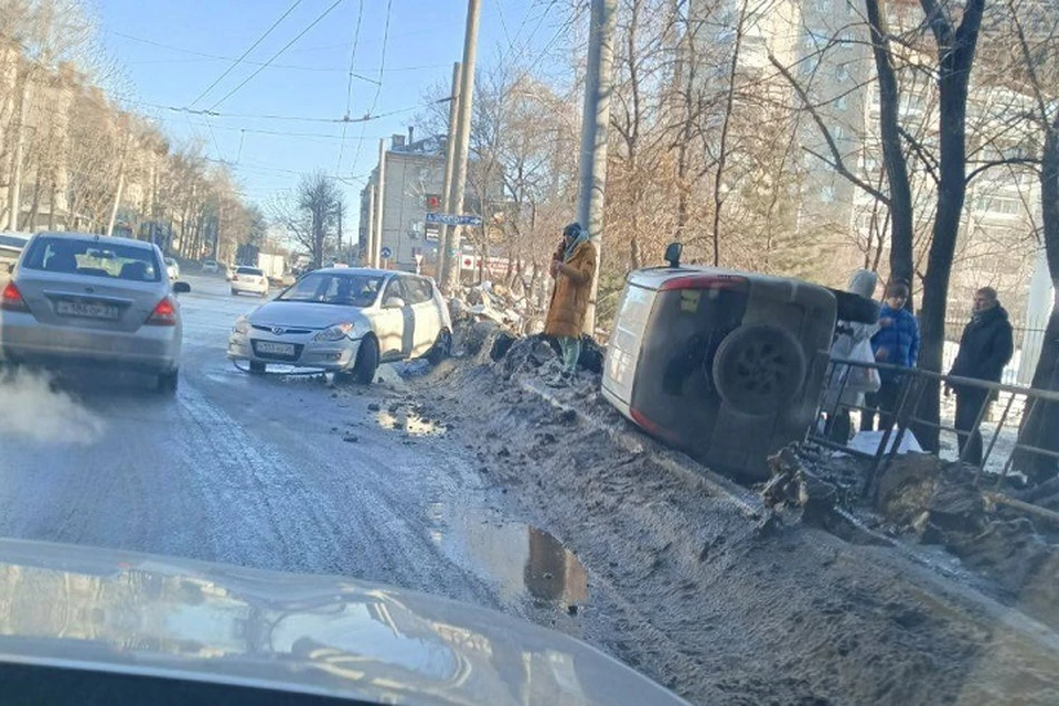 ДТП с участием трех автомобилей случилось в Хабаровске Фото: Госавтоинспекция Хабаровска