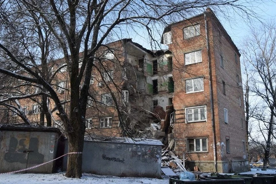 Девять семей из авариного дома получили новое жилье в ЖК «Вересаево»