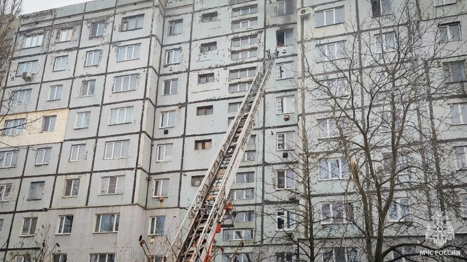 Пожар произошел на 8-м этаже. Фото - телеграм-канал ГУ МЧС России по ЛНР