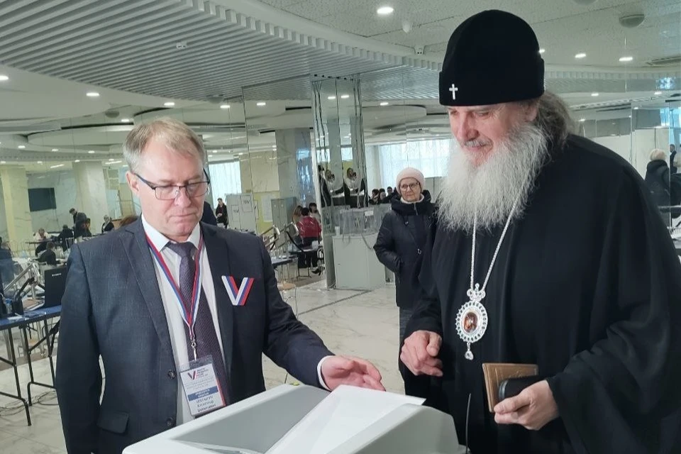 Митрополит был приятно удивлен такому большому количеству людей в первый день голосования