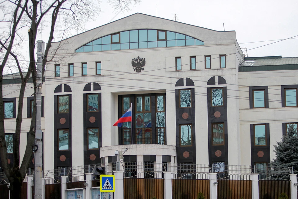В Кишиневе мужчина бросил коктейль Молотова в посольство РФ во время выборов