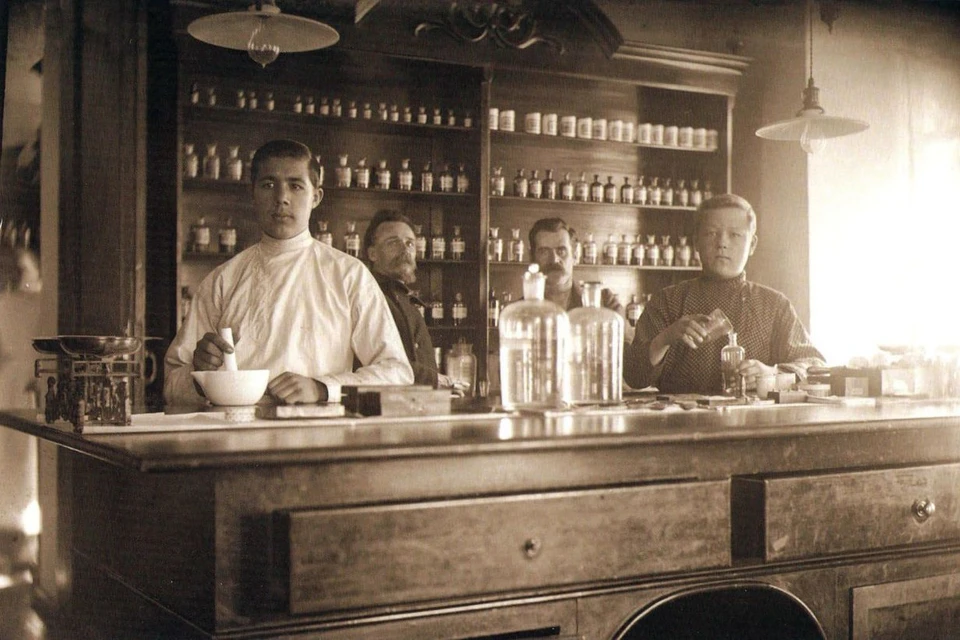 Аптекари XIX века сами делали лекарства, смешивая ингредиенты Фото: Государственный архив Свердловской области