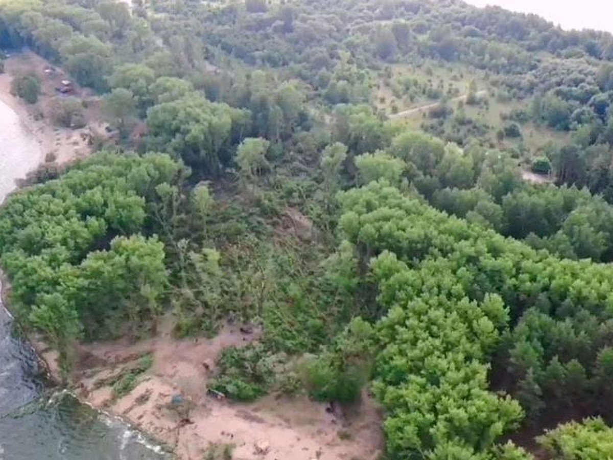 Пляж на Минском море переоборудовали после гибели девушки во время смерча -  KP.RU