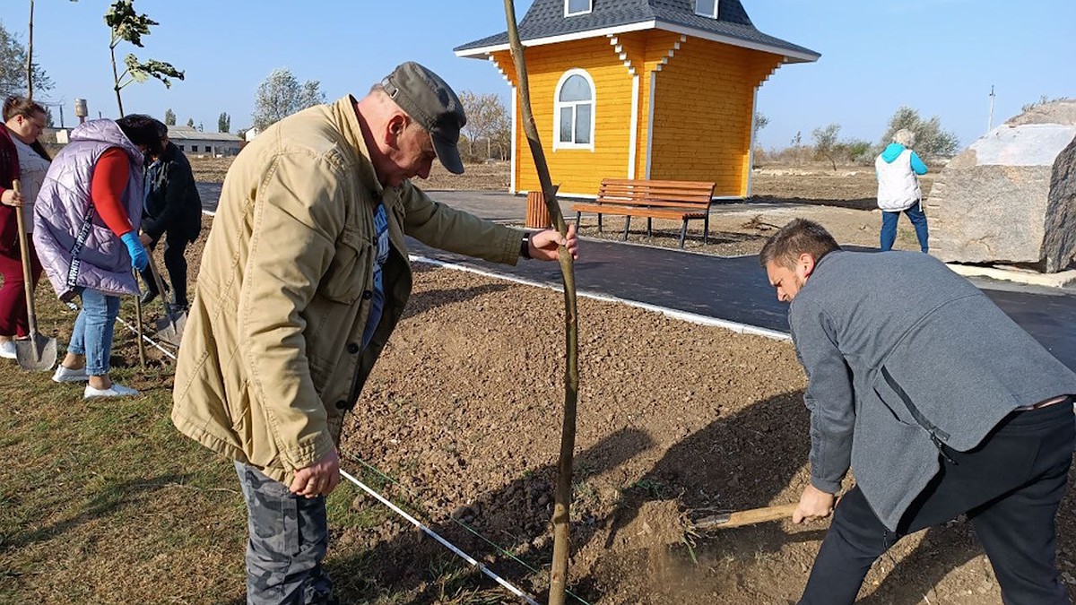 Масштабный сквер, ремонт ДК и забота о людях: Как в Каланчаке меняется  жизнь - KP.RU