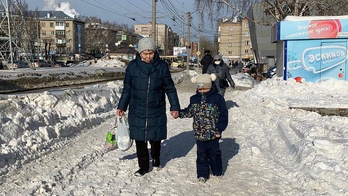 В Чувашии предложили штрафовать родителей, которые оставляют детей на  бабушек - KP.RU