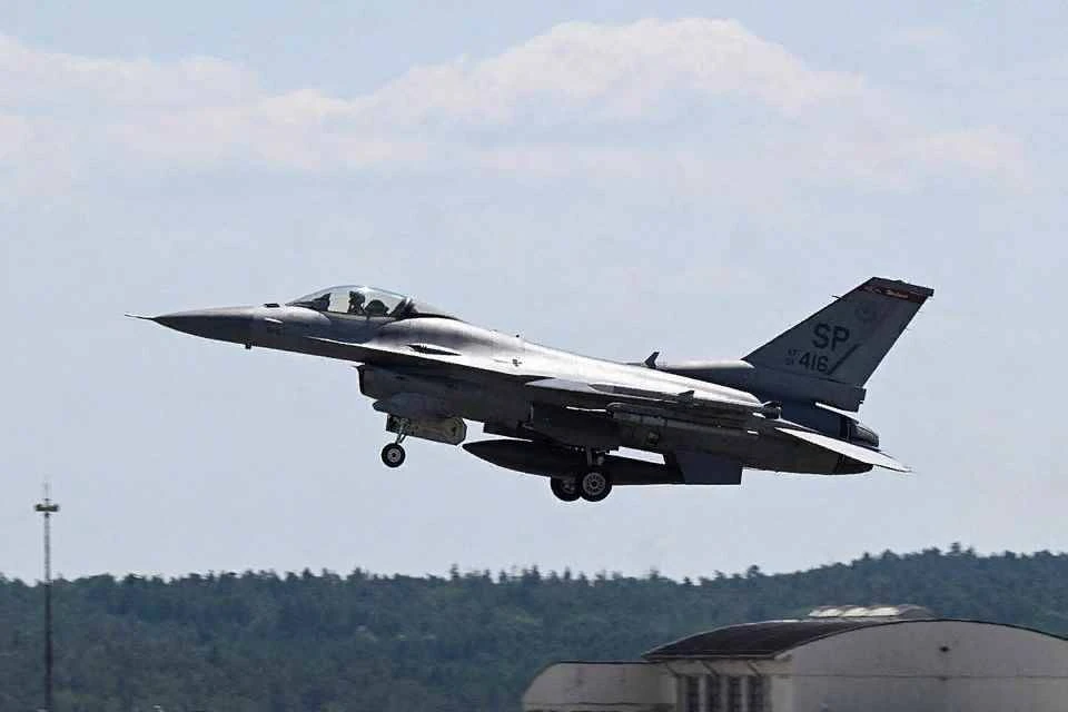 Нидерланды собираются передать ВСУ истребители F-16 во второй половине 2024 года