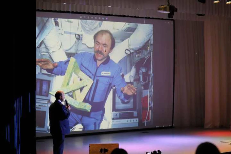 Мэр Иркутска встретился с известным космонавтом Александром Полещуком