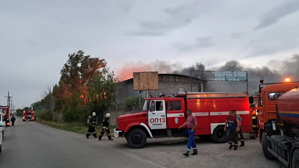 С пожаром боролись десятки спасателей. Фото: администрация Волжского.