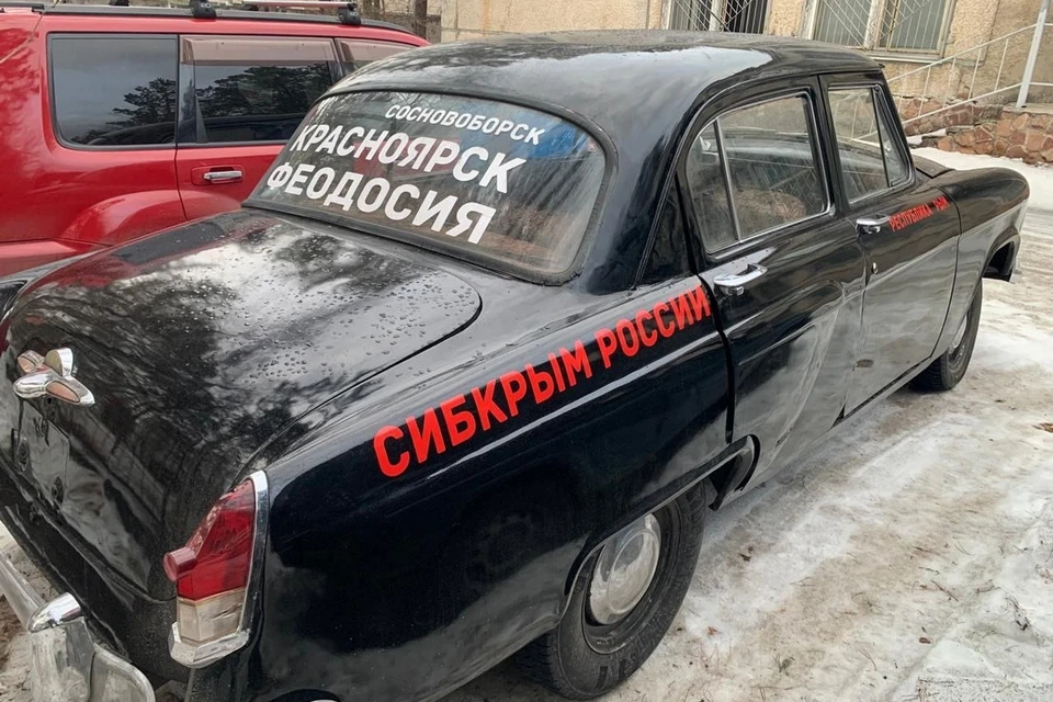 В Сосновоборске напали на владельца ретромашины «Народный автомобиль ГАЗ-21». Фото: МВД