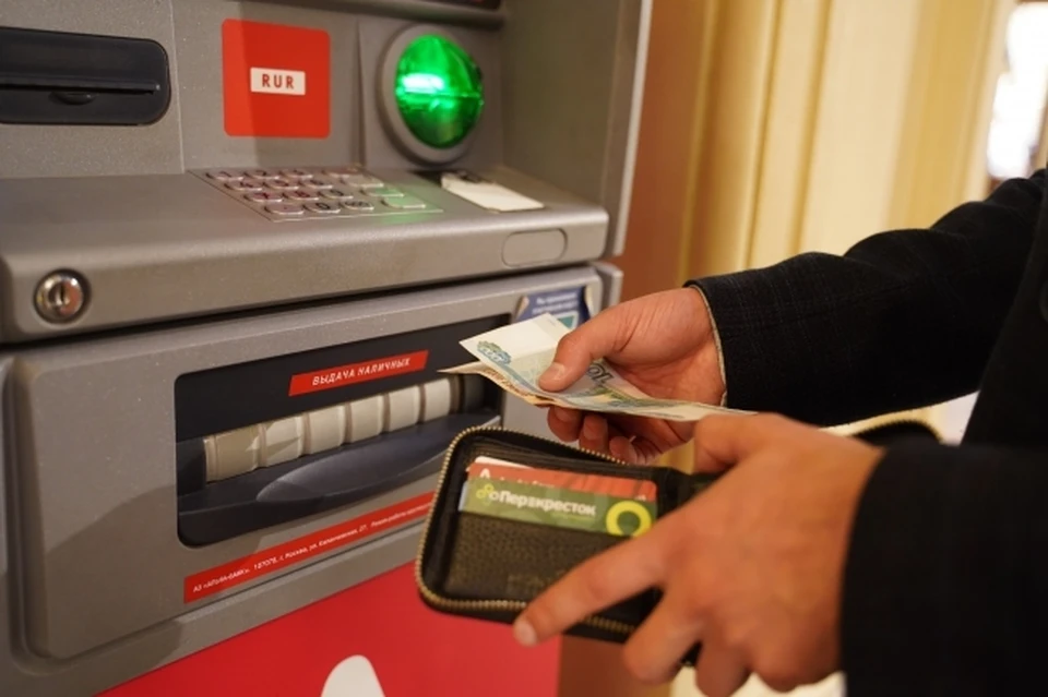 Фото: В Балаково мужчина тратил деньги с банковского счета умершей сожительницы