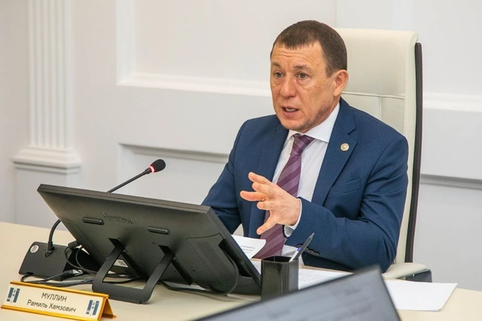 Нового руководителя представил глава Нижнекамска Рамиль Муллин. Фото: telegram-канал Рамиля Муллина