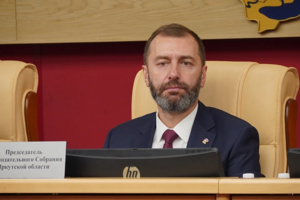 Председатель Законодательного Собрания Иркутской области Александр Ведерников поблагодарил депутатов за поддержку законов.