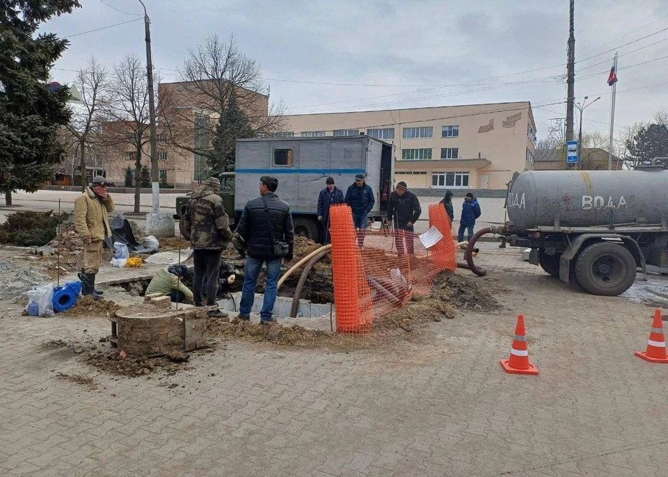 В Токмаке Запорожской области многоквартирные дома подключают к отремонтированному водопроводу. ФОТО: минстрой ЗО