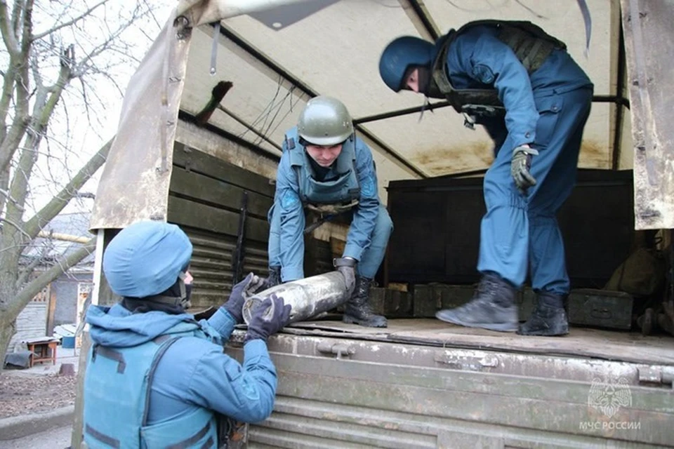 В ДНР за сутки уничтожили 70 единиц взрывоопасных предметов. Фото: МЧС России по ДНР