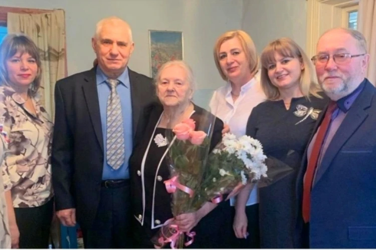 В Брянской области Муза Кривонос отметила 95-летний юбилей