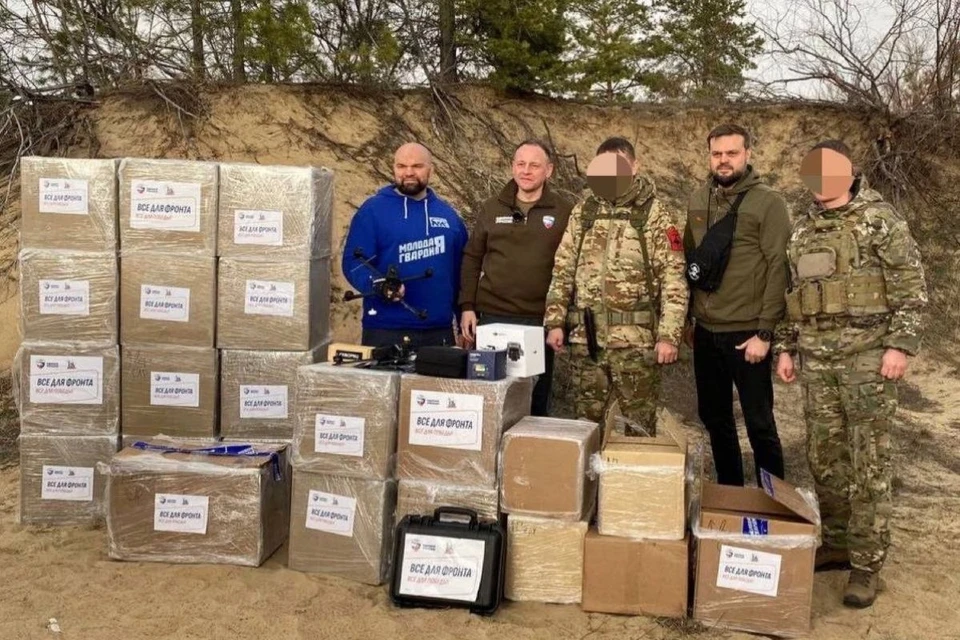 Артём Туров: Бойцам подразделений 20-й Армии, в составе которой служат и смоляне, передали конвой спецоборудования Фото:smolensk.er.ru