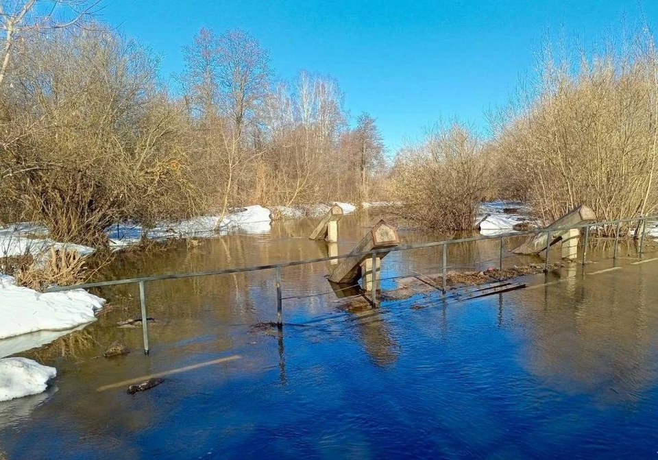 В Нижегородской области начался паводок: три моста ушли под воду.