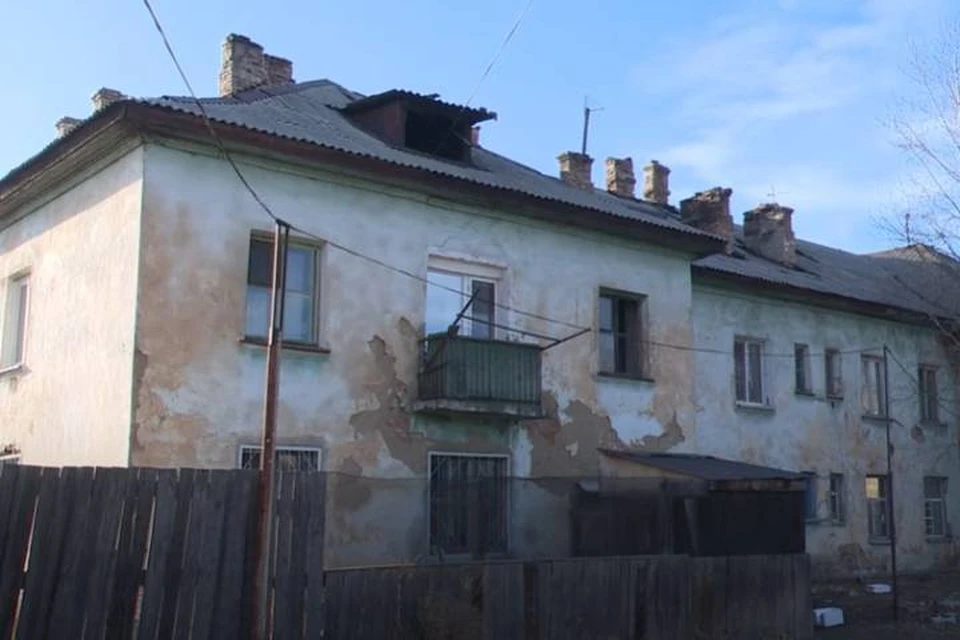 Житель Читы готов переехать из аварийного дома в палатку. Фото: ЗРТК