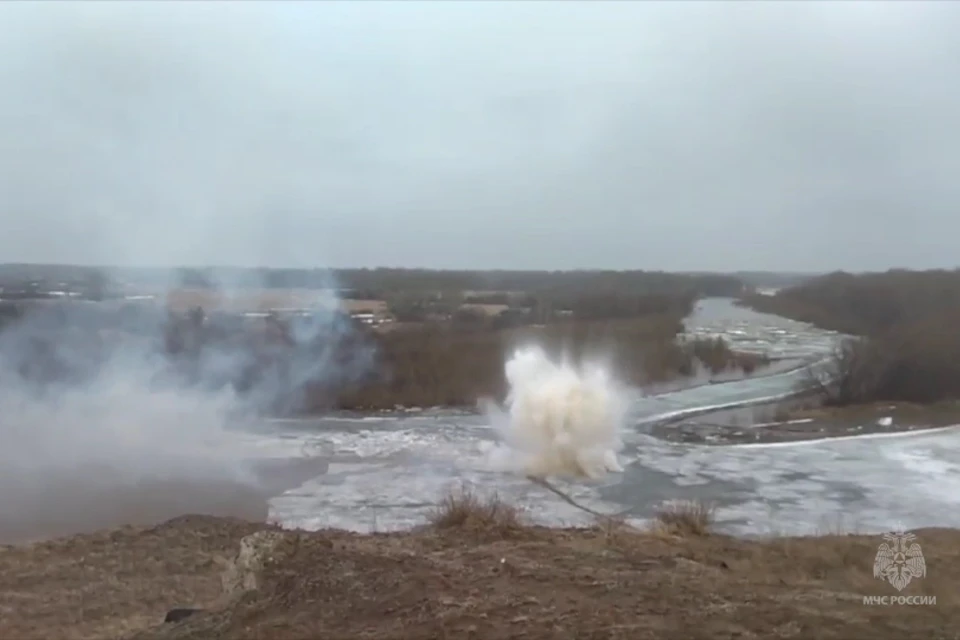 Взрывные работы на реке. Фото: скриншот видео
