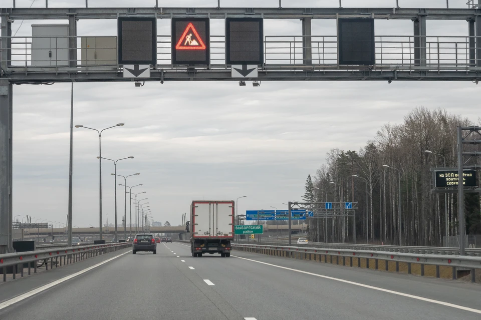 Две полосы перекроют на КАД между развязкой с Мурманским шоссе и вантовым мостом.