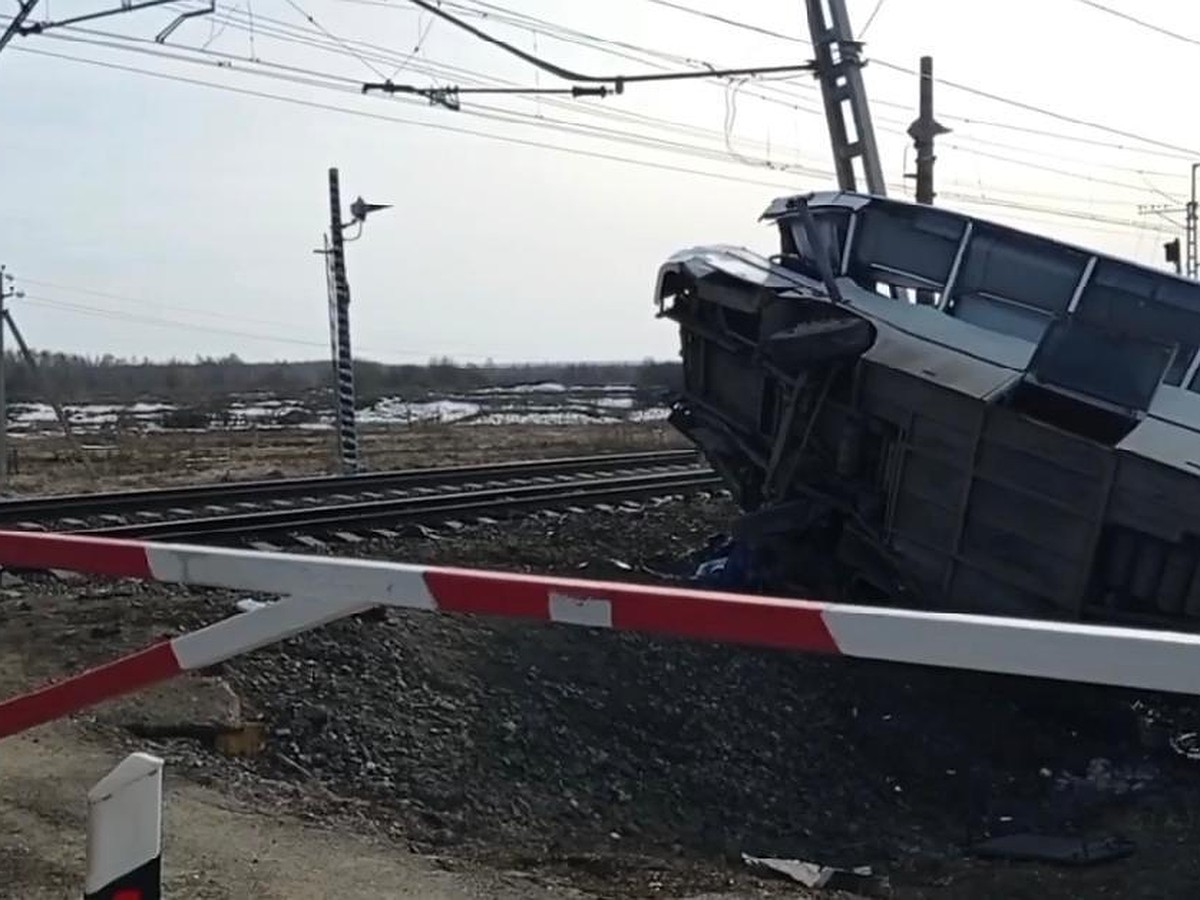 Поезда, идущие через Вологду, задержались из-за смертельного ДТП на  переезде - KP.RU