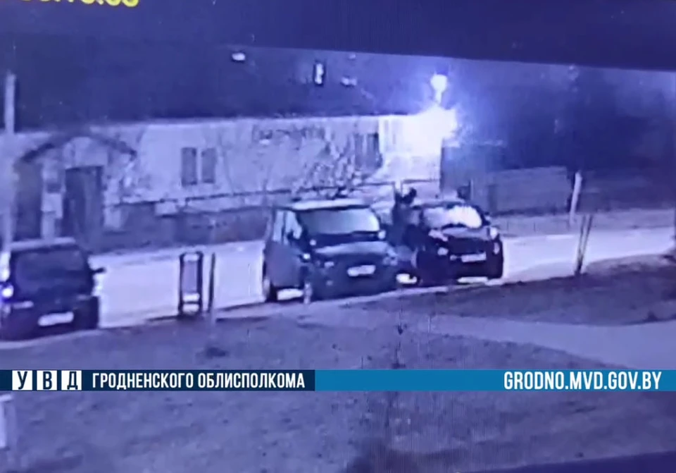 Подросток повредил 11 машин. Фото: кадр видео телеграм-канал УВД Гродненского облисполкома.