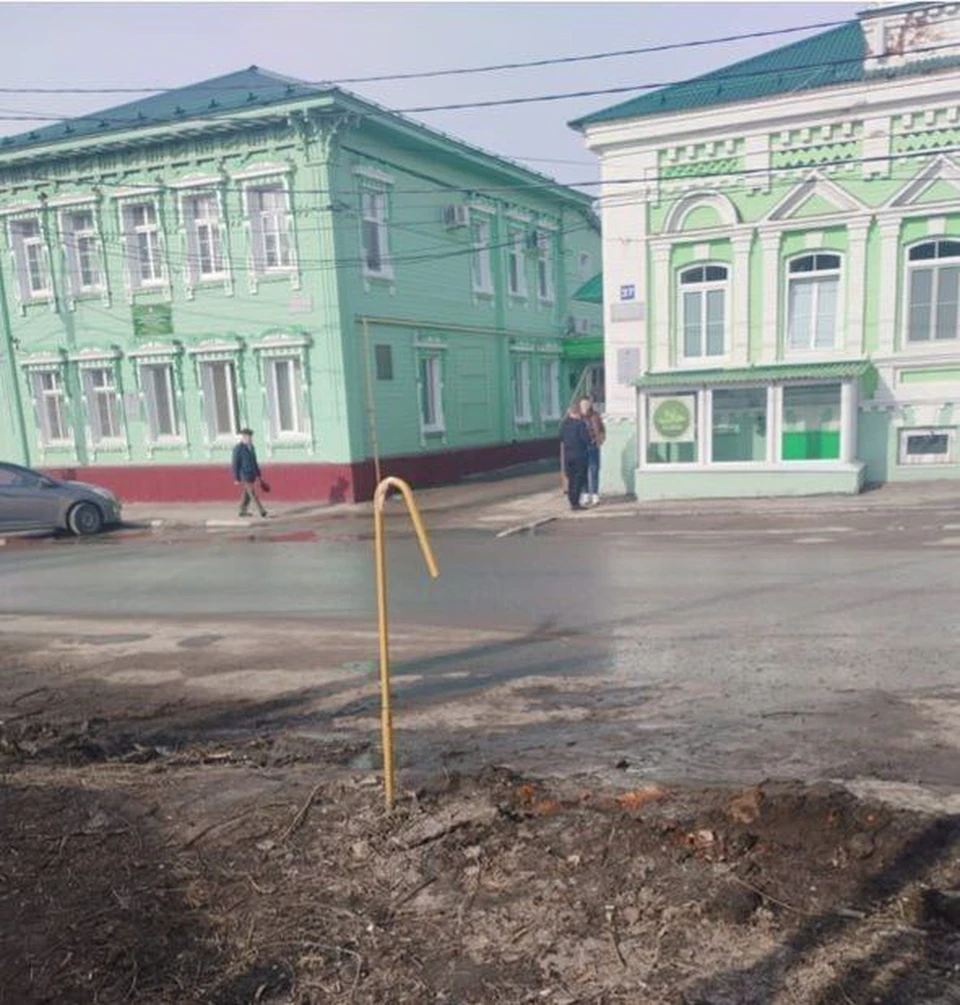 В Ульяновске жители дома на Федерации, 36 пожаловались на свалку покрышек. ФОТО: администрация Ульяновска