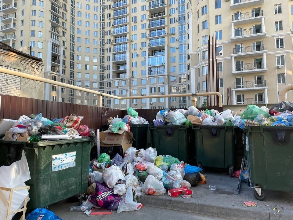 Местные жители пожаловались на стихийную свалку мусора